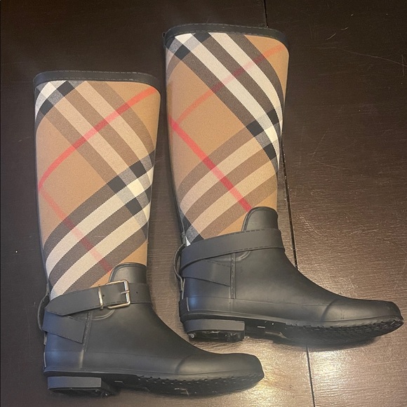 Burberry Shoes - Burberry Black and Tan Winter Rain Boots